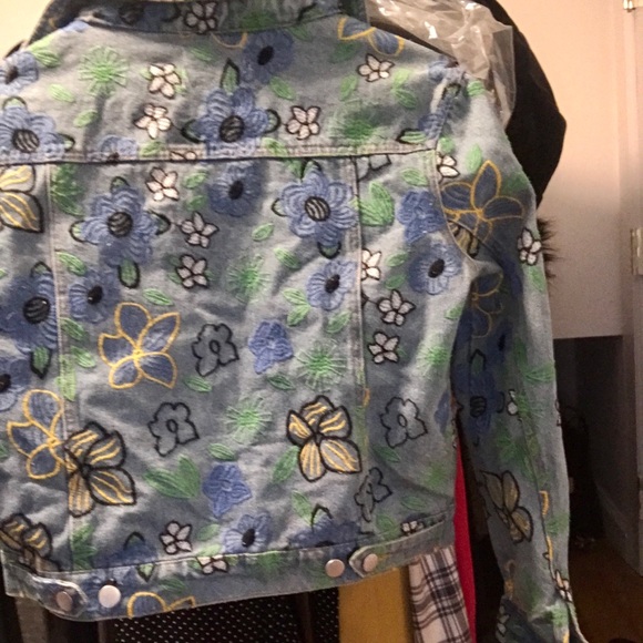 Embroidered denim jacket - Picture 3 of 6